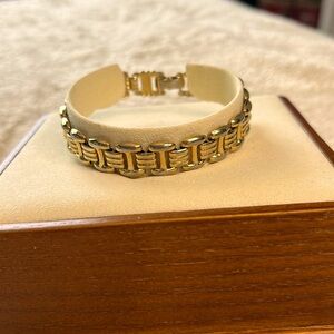 Golden link bracelet with clasp, Vintage?  Lovely.